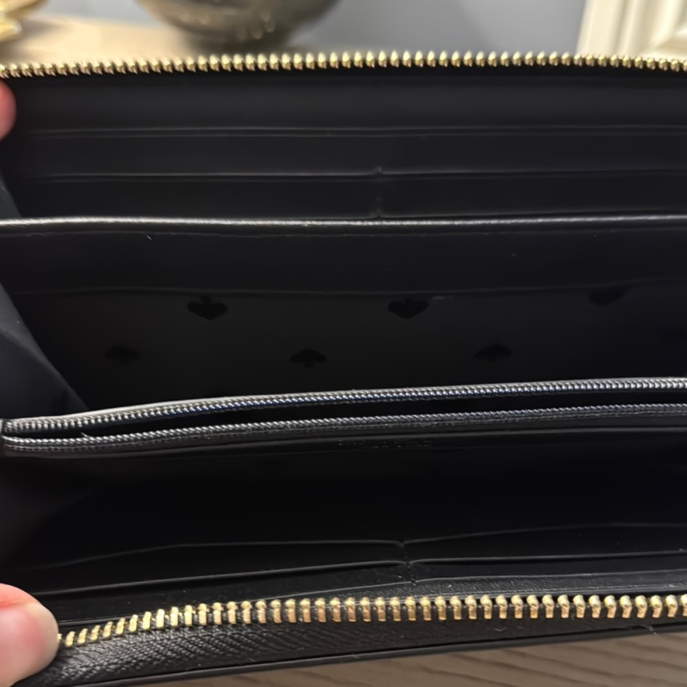 Kate Spade Black and Tan Wallet with Zip-Around Closure - Picture 5 of 9